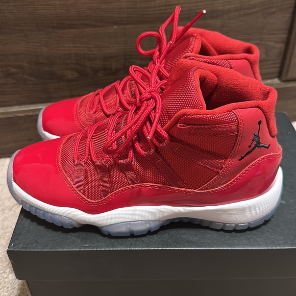 Jordan 11 Retro - Picture 2 of 9
